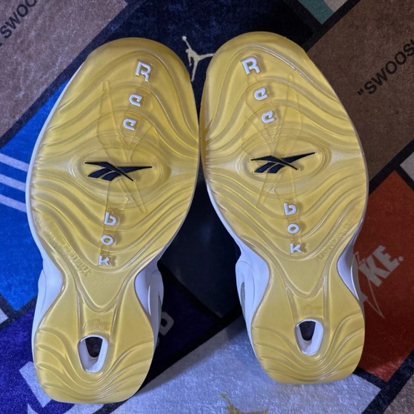 Reebok‎ Iverson Question Pump Size 8.5 Men’s in Chalk and  Black